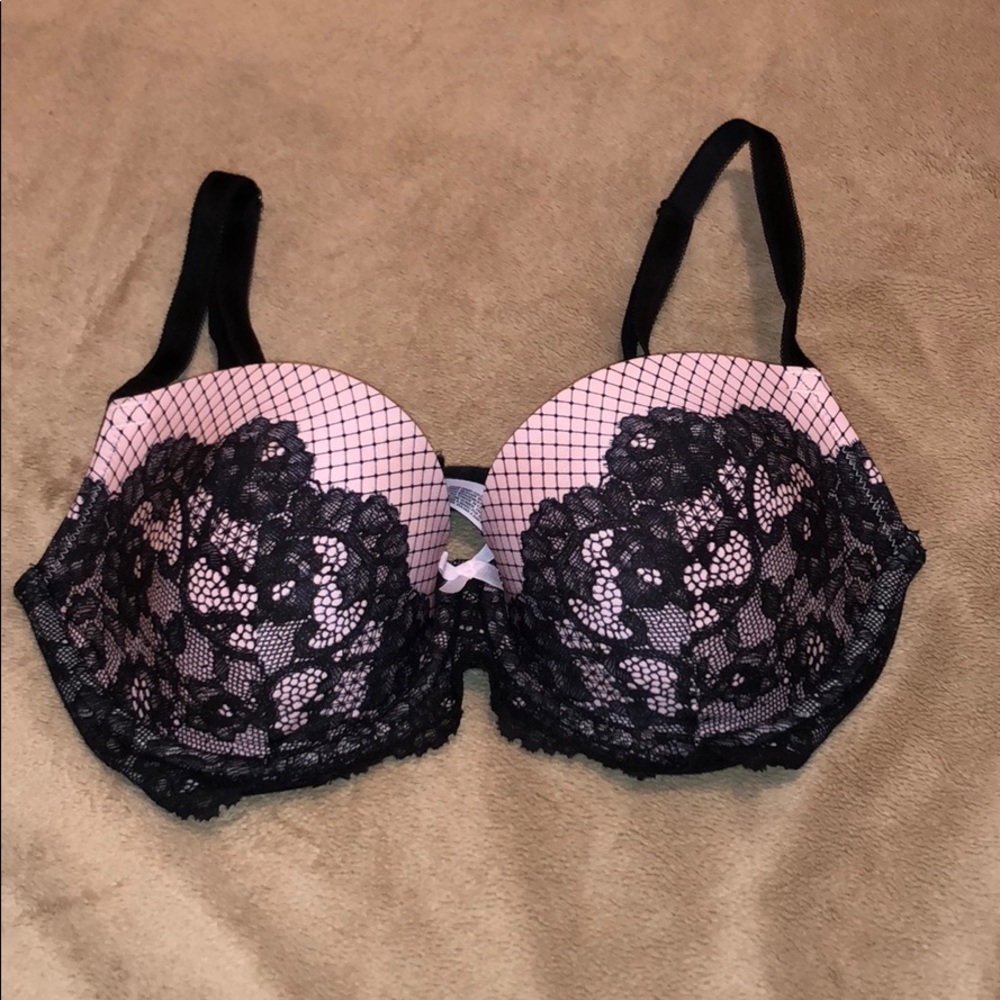 LIKE NEW VICTORIAS SECRET Bra